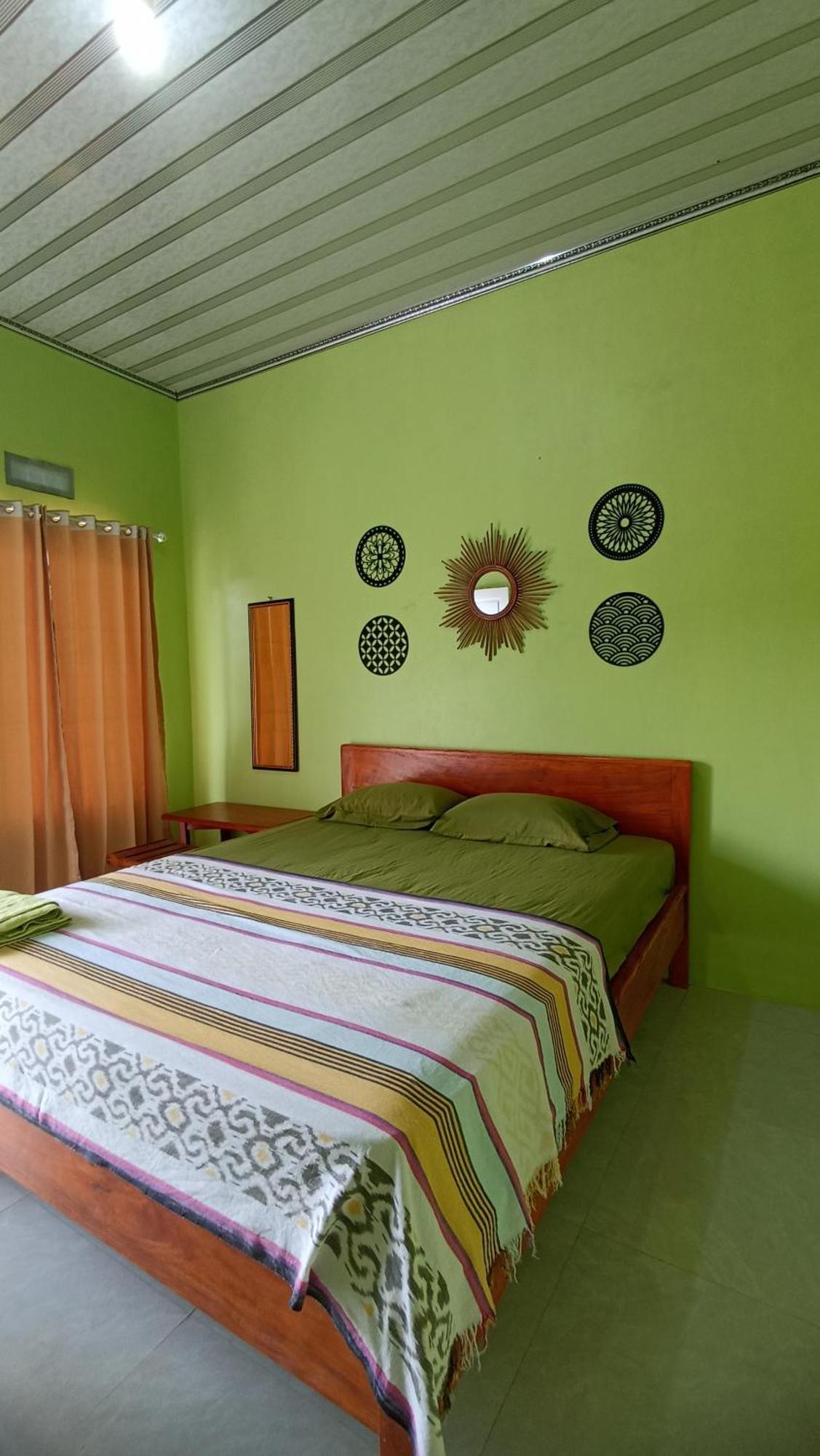 Loyal Friend Hostel Karimunjawa Exterior foto